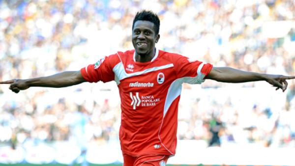 Edgar Álvarez está casi fuera del Bari
