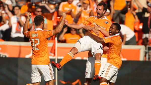 Boniek gana el primer pulso a Roger Espinoza en playoff de la MLS