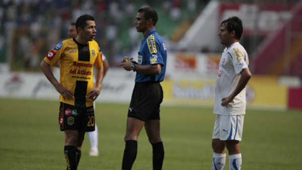 Carlinho se enfrentó a su ex equipo