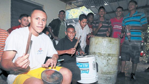 Tulián recibió como rey a Carlos Will