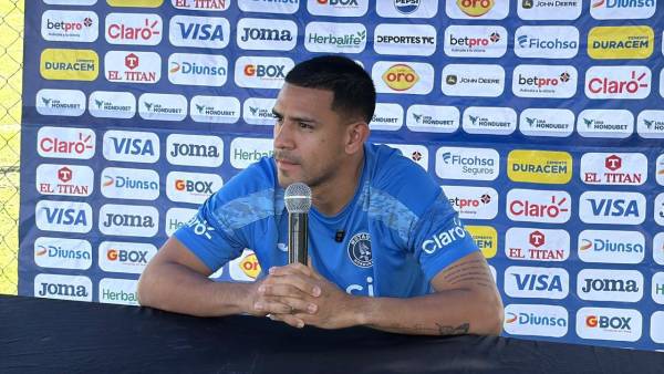 Alejandro Reyes dio su primera conferencia de prensa con la camiseta del Motagua.