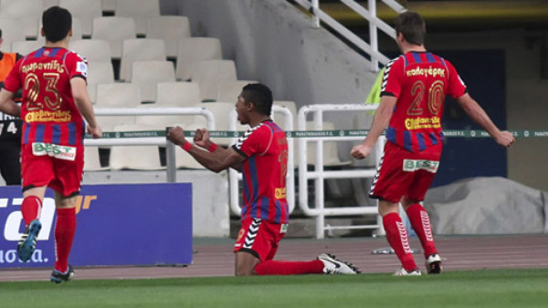 Carlo Costly cierra la temporada con doblete