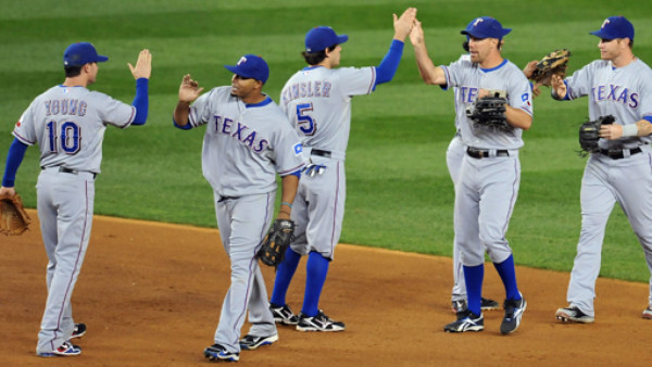 Rangers blanquean a los Yanquis y toman ventaja