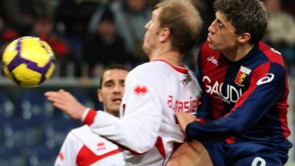 Condenan a 22 meses de cárcel a defensa italiano por meter un gol en contra