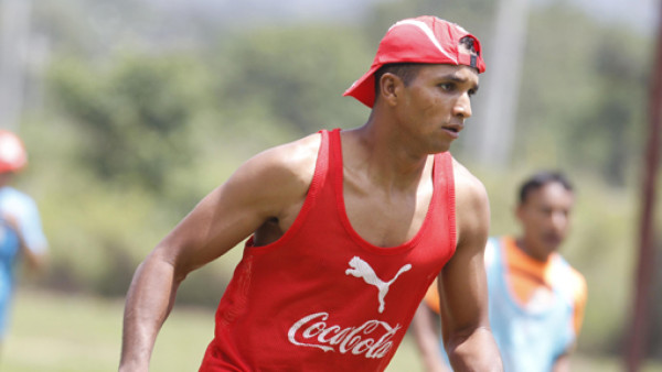 Donis se mantendrá de titular ante Platense