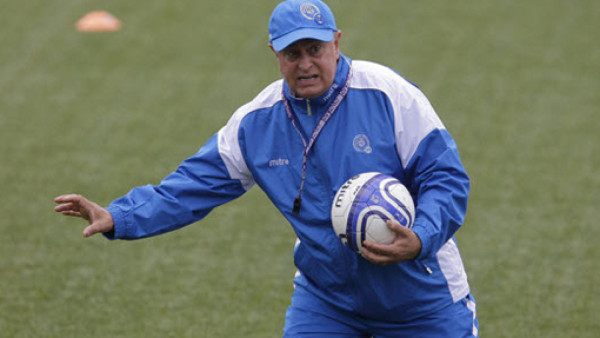 Federación salvadoreña demanda al mexicano 'Cuate' Castillo ante Fifa