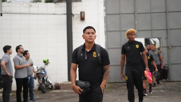 Real España fue el primero en llegar al recinto deportivo, lugar del clásico. FOTOS: Cortesía de Mauricio Ayala.