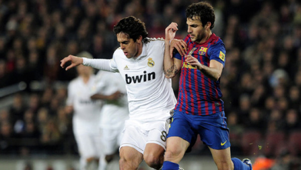 Barcelona sufre, pero despacha al Real Madrid