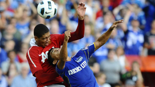 Kansas con Roger vencen al Manchester U