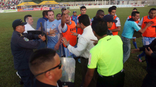 Romario Pinto al árbitro: 'Ese hijo de p... nos arruinó el trabajo”