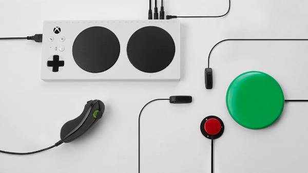 Microsoft sigue trabajando en mejorar su mando adaptativo para los jugadores con discapacidad, que resulte mucho más cómodo que utilizar un mando de Xbox modificado rudimentariamente.