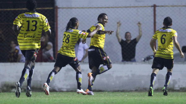 Olimpia y Real España están celebrando