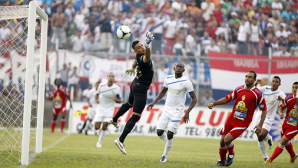Francisco Reyes jugará su primer clásico ante Marathón