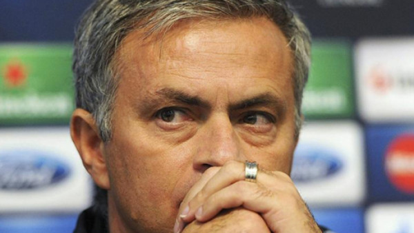 Mourinho culpa a árbitro, calendario y jugadores