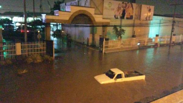 FOTOS: El caos que desató más de una hora de lluvia en San Pedro Sula