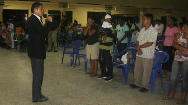 Carlos Oliva, futbolista y pastor evangélico