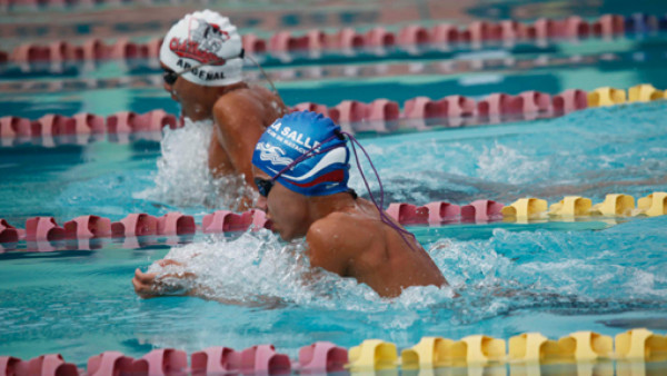Delfines brilla y es líder del Centroamericano de Natación