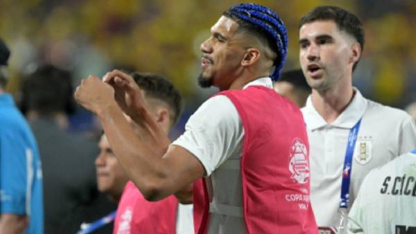 Ronald Araújo, entre los sancionados en Uruguay tras incidentes con aficionados de Colombia.