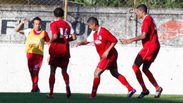 Necaxa deja en estado crítico a Platense