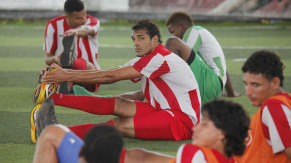 'Vamos a jugarle de igual a igual al Real España'