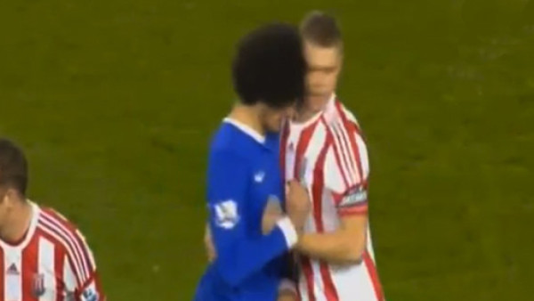 VIDEO: Fellaini emula cabezazo de Zinedine Zidane en la Premier