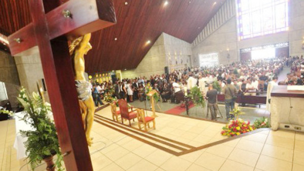 Dan el último adiós a Dennis Marshall