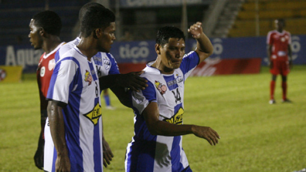 Victoria aplasta al Atlético Choloma y logra su primer triunfo