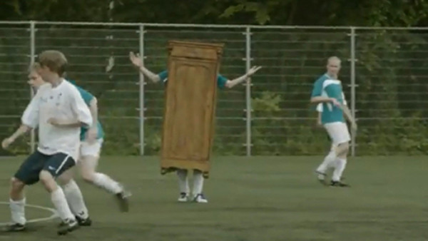 VIDEO: Anuncio propone a jugadores gays salir del closet