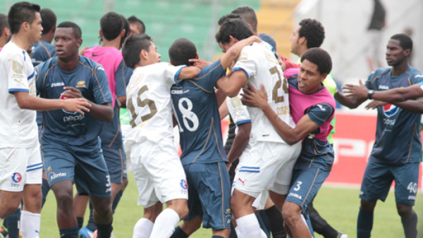 Reservas de Olimpia-Motagua se fueron a los golpes