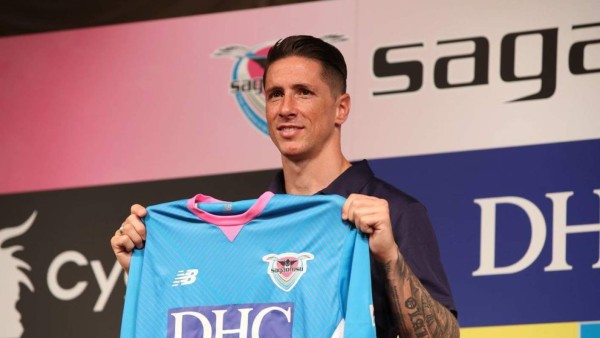 Fernando Torres se presenta ante su nueva afición como jugador del Sagan Tosu