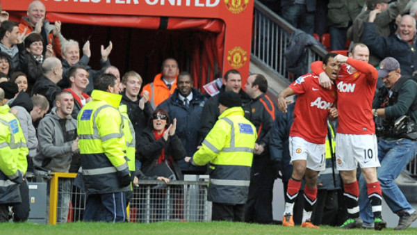 Rooney le anota el gol del año al Manchester City