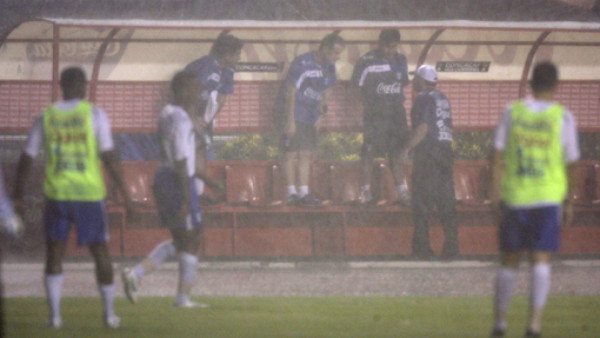 La lluvia y los rayos corrieron a Honduras