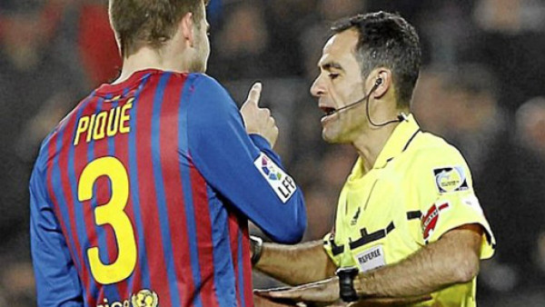 Un partido de suspensión a Piqué y 600 euros de multa