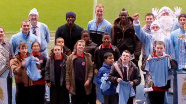 Manchester City dio alegría a niños en el Etihad Stadium