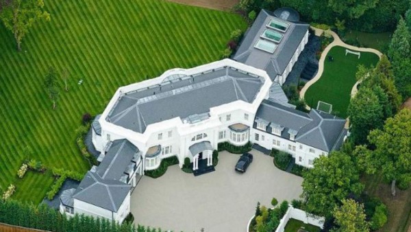 Argentino se suma a lista: Los lujos innecesarios de los futbolistas, celulares de oro y hasta islas