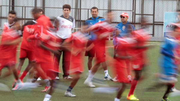 Héctor Vargas inicia pretemporada con Olimpia