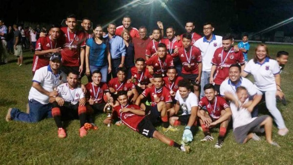 Los mecánicos que quieren 'desarmar' al Vida en Copa Presidente