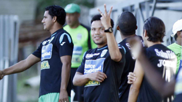 Emil Martínez firmó por un torneo con Marathón