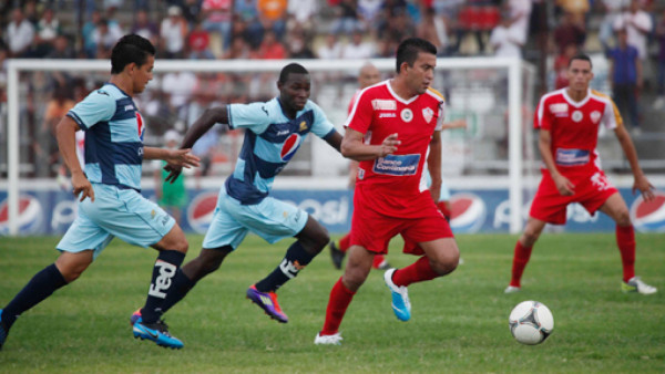 ¡Leverón le regala triunfo al Motagua!