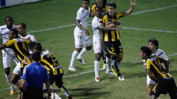 Real España perdonó en casa al Olimpia