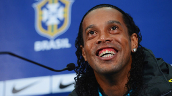 Ronaldinho se operó los dientes para verse mejor