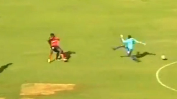 VIDEO: La peor salida de un portero sucedió en Kenia