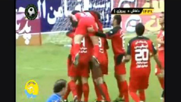 Castigan a dos jugadores en Irán por un festejo 'inmoral'