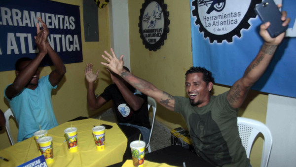 Wilfredo Barahona se roba el show imitando y cantando