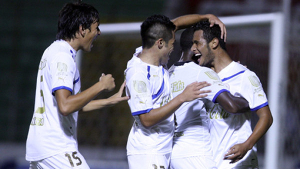 Olimpia, amplio dominador ante 'chicos”