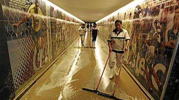 VIDEO: Lluvias inundan estadio donde se jugará final del Mundial