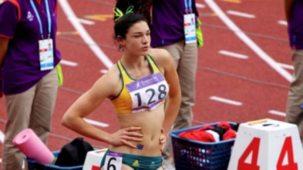 VIDEO: Reaparece la Shakira del atletismo... Bajo la lluvia