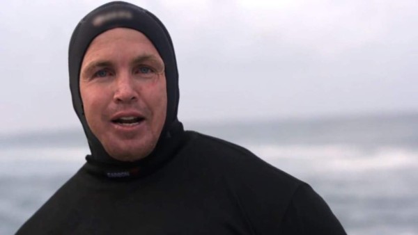 Jamie O'Brien, el surfista que conquista las olas envuelto en llamas