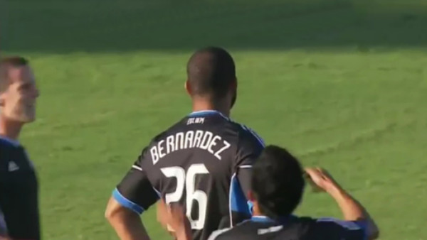 El golazo de Víctor Bernárdez con el San José Earthquakes en la MLS