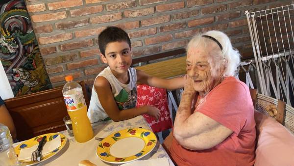 Doña Nivia tiene 94 años de edad y es una de las razones por las que el técnico Pedro Troglio viaja a Argentina.